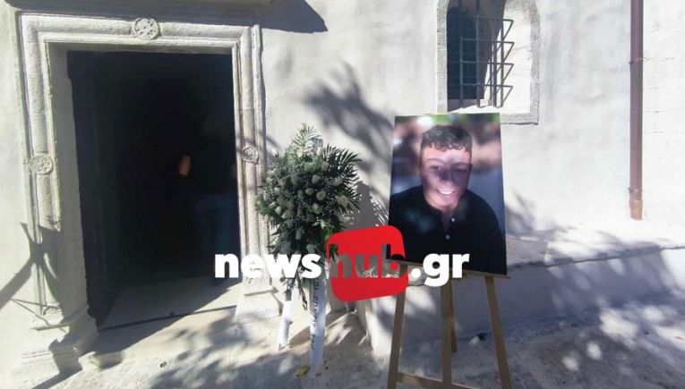 Ύστατος αποχαιρετισμός στον 17χρονο που σκοτώθηκε σε τροχαίο στον ΒΟΑΚ 