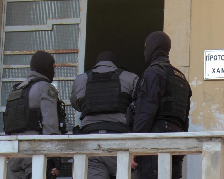 Κρήτη: Ανώτερος κληρικός ζήτησε από μέλη του κυκλώματος να ξυλοκοπήσουν άτομα με τα οποία είχε διαμάχη – Ειρωνικοί οι συλληφθέντες