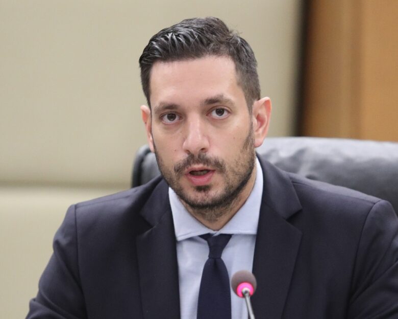 Ο Κυρανάκης ζήτησε από τον ΟΣΕ να μην ασκήσει ένδικα μέσα κατά της απόφασης για αποζημίωση συγγενών θυμάτων των Τεμπών