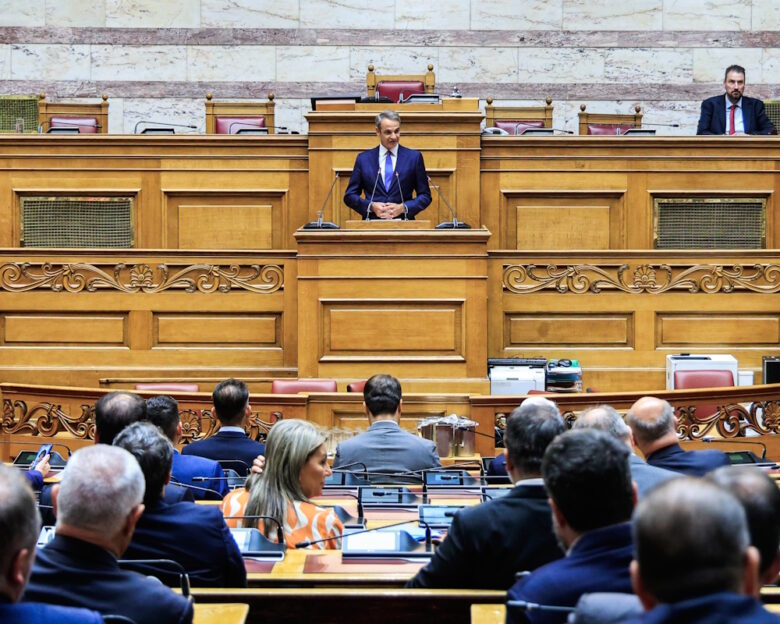 «Μέσα» στην ΚΟ της ΝΔ – Πώς άκουσαν οι γαλάζιοι βουλευτές την ομιλία Μητσοτάκη και τι ζήτησαν από πρωθυπουργό και υπουργούς