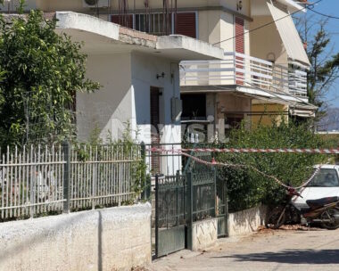 Το σπίτι όπου βρέθηκε βαριά τραυματισμένος ο 22χρονος στην Κόρινθο