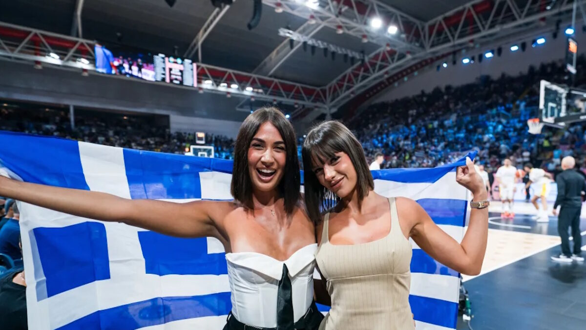 Κρεμλίδου και Μαριγκόνα στην κερκίδα του Ισπανία - Ελλάδα