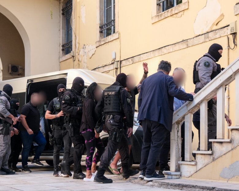 «Βροχή»προφυλακίσεων για τη μαφία της Κρήτης – Κρατούνται τα δύο αδέρφια