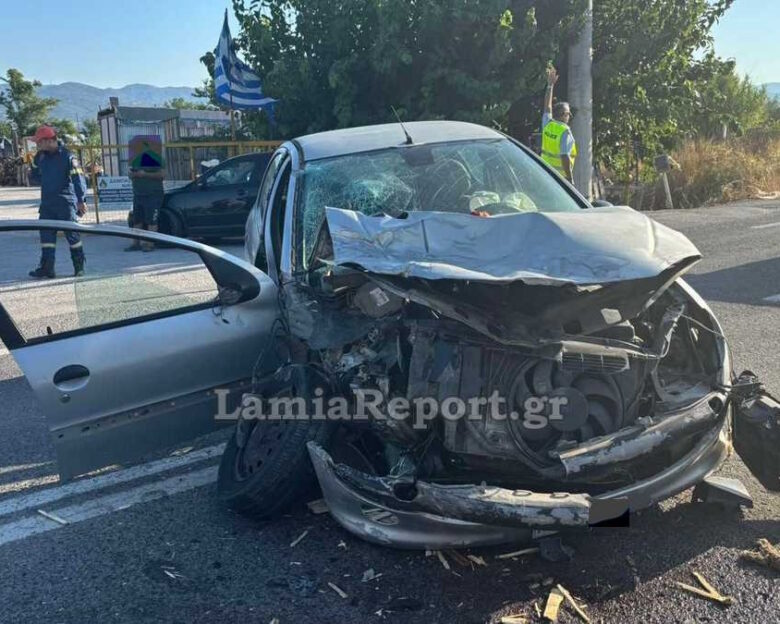 Τροχαίο στο Λιανοκλάδι: Αυτοκίνητο καρφώθηκε σε νταλίκα – Νεκρός ο συνοδηγός