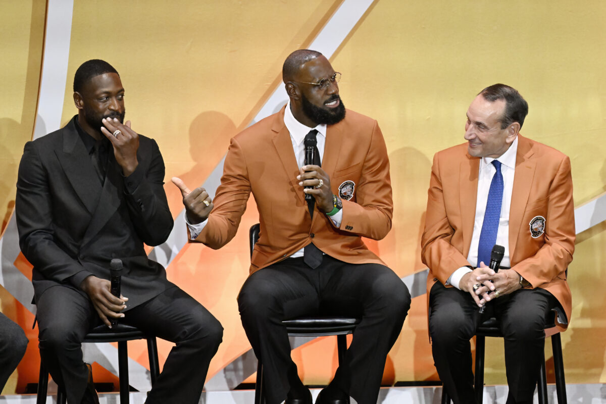 Ο Λεμπρόν Τζέιμς στην τελετή του Hall of Fame (AP Photo