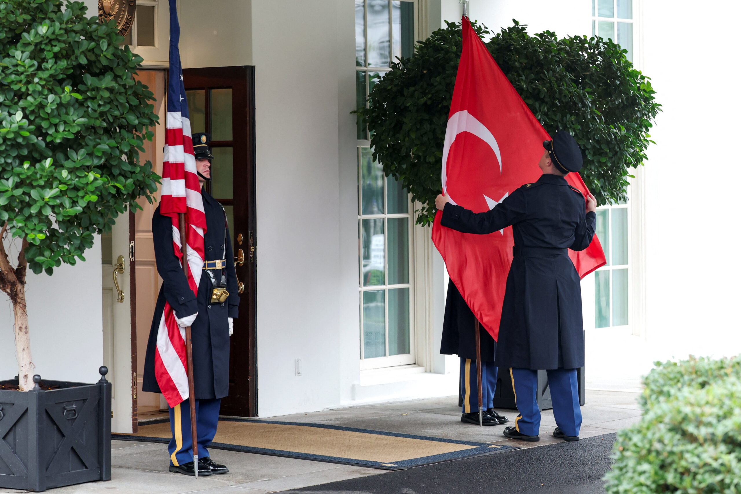 A member of the Honour Guard sets up a Turkish flag, ahead of expected arrival of Turkey's President Tayyip Erdogan for a meeting with U.S. President Donald Trump at the White House in Washington, D.C., U.S., September 25, 2025. REUTERS/Jonathan Ernst