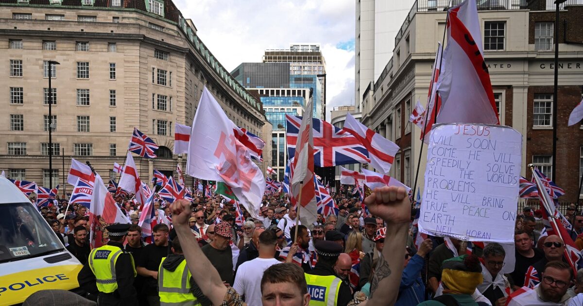 Kir Starmer: We will not deliver our flag to the far right