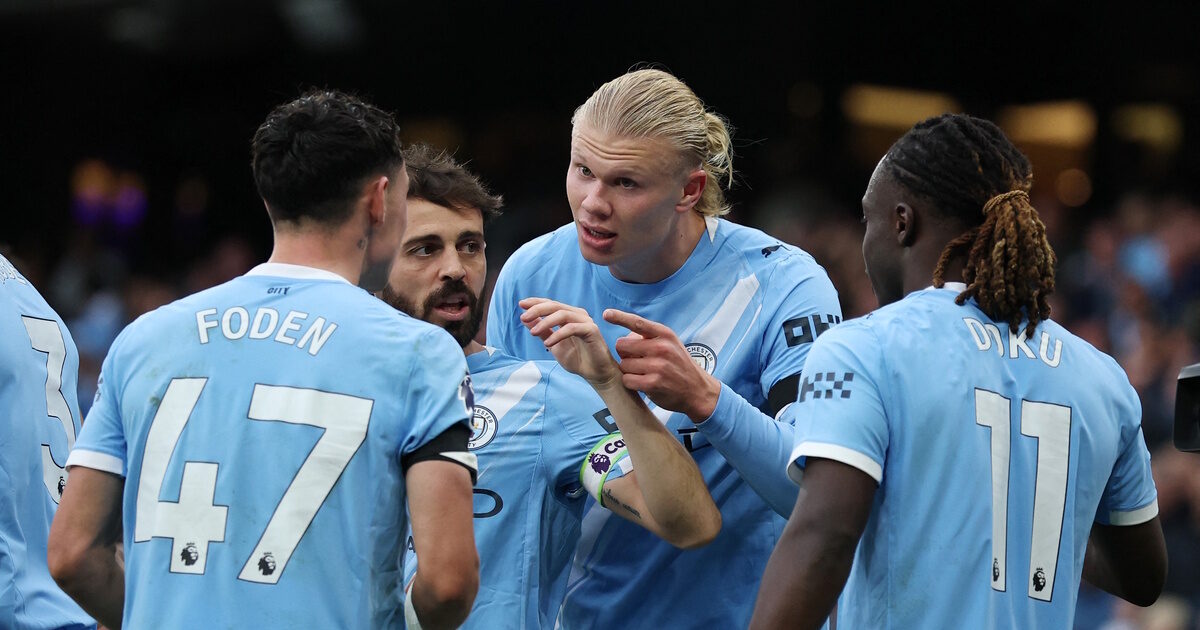 Manchester City fired an employee wearing United blouse during the derby