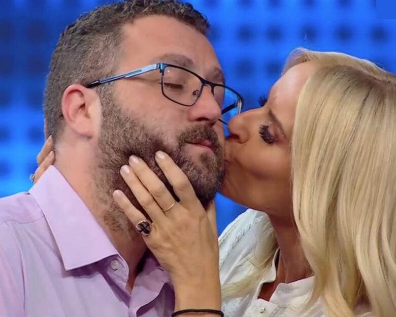 The Chase: Η Μαρία Μπεκατώρου φίλησε παίκτη και του προκάλεσε… «εγκεφαλικό»
