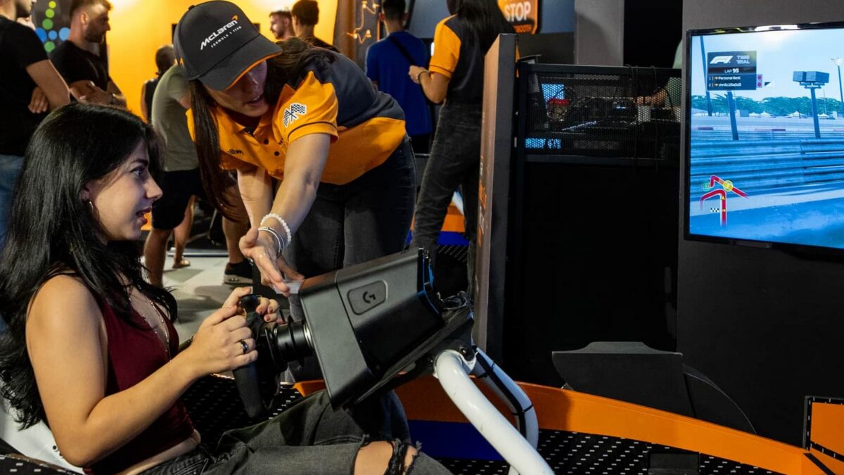 Ουρές για το showcar της McLaren F1 Team που έφερε ο ΟΠΑΠ στη Θεσσαλονίκη
