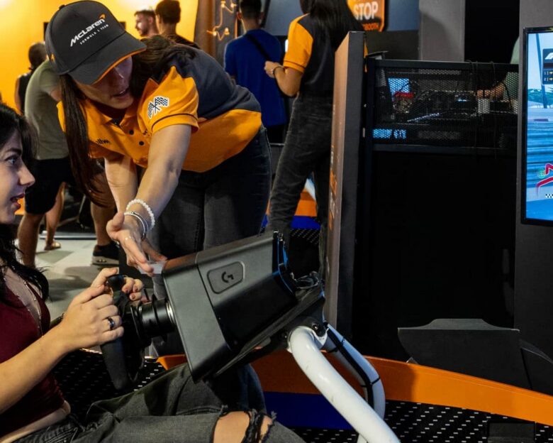 Θεσσαλονίκη: Ουρές για το showcar της McLaren F1 Team που έφερε ο ΟΠΑΠ