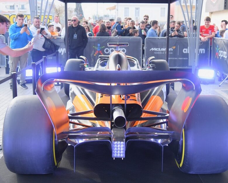 Το μονοθέσιο της McLaren Formula 1 Team περιοδεύει στην Ελλάδα – Πρεμιέρα στη Θεσσαλονίκη στις 6 Σεπτεμβρίου