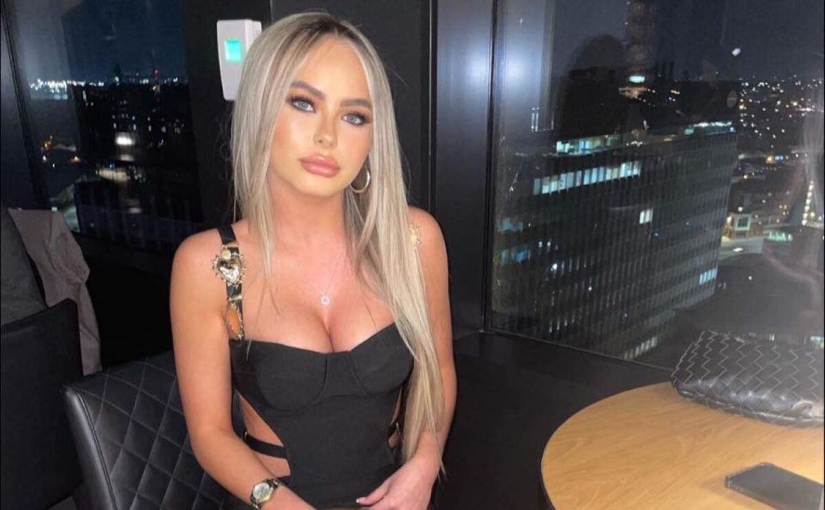 Η Mia O'Brien