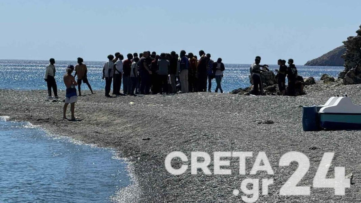 Μετανάστες στην Παραλία Χρυσόστομου στο Ηράκλειο