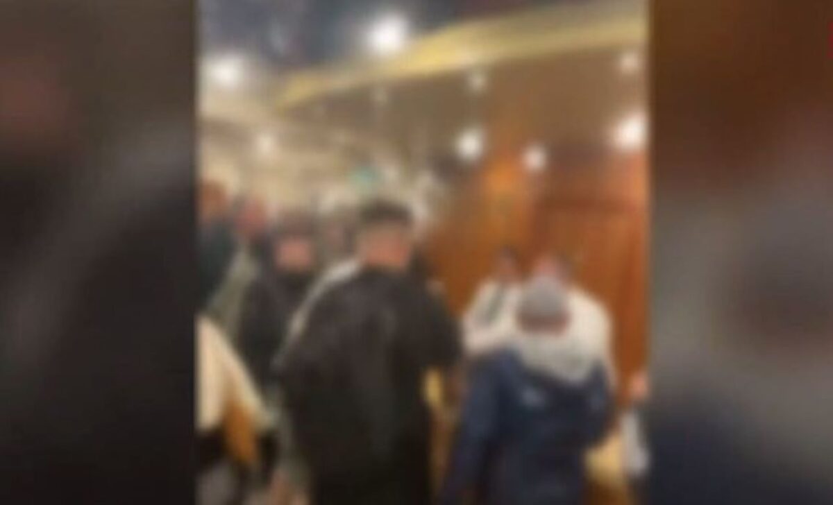Ένταση σε πλοίο με προορισμό την Κρήτη που δεν έπιασε στο λιμάνι της Μήλου λόγω καιρού