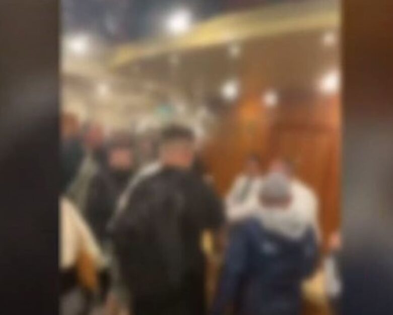 Ένταση σε πλοίο με προορισμό την Κρήτη που δεν έπιασε στο λιμάνι της Μήλου λόγω καιρού