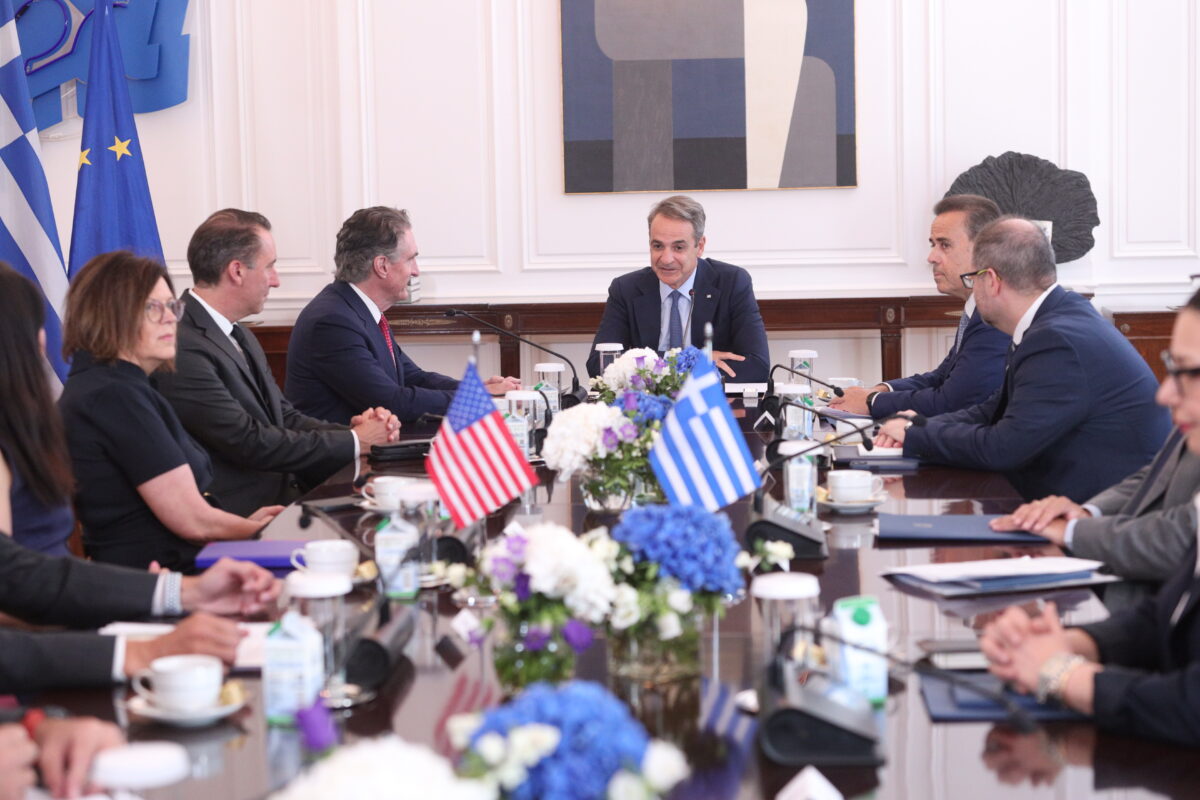 Ο Κυριάκος Μητσοτάκης υποδέχθηκε τον Νταγκ Μπέργκαμ στο Μέγαρο Μαξίμου