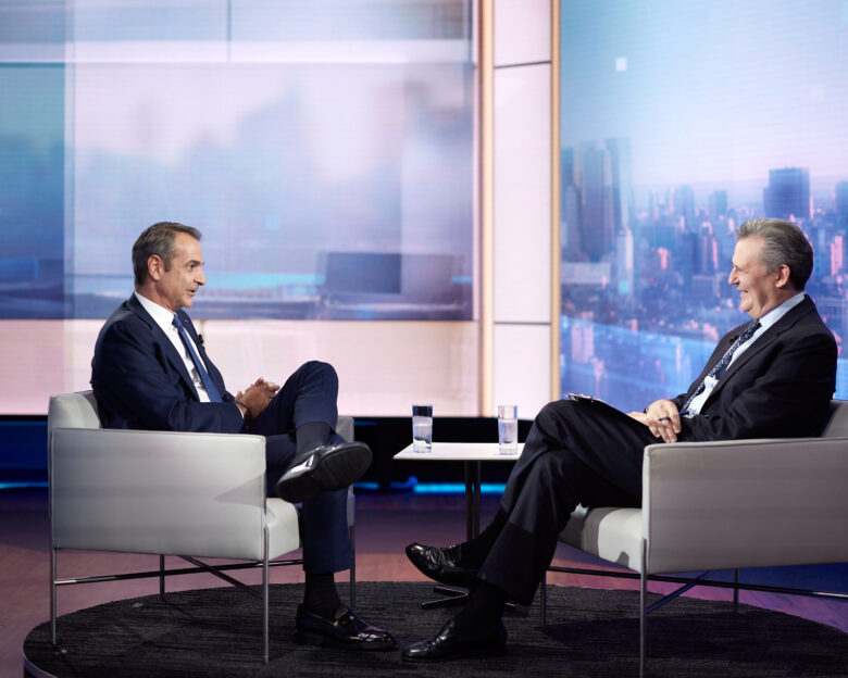Μητσοτάκης στο Bloomberg: Στόχος η αυτοδυναμία – Από την 1η Ιανουαρίου οι Έλληνες θα δουν αύξηση στα εισοδήματά τους