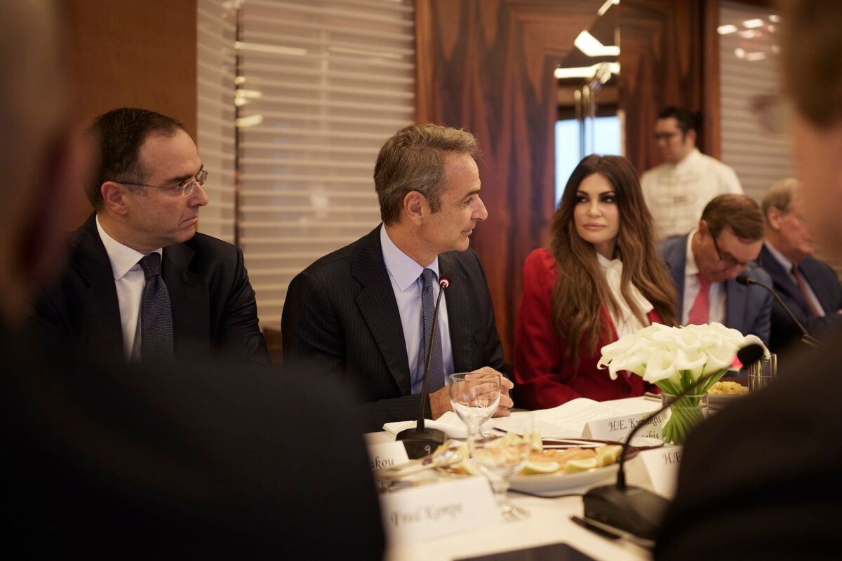 Ο Θοδωρής Κυριακού, ο Κυριάκος Μητσοτάκης και η Κίμπερλι Γκίλφοϊλ