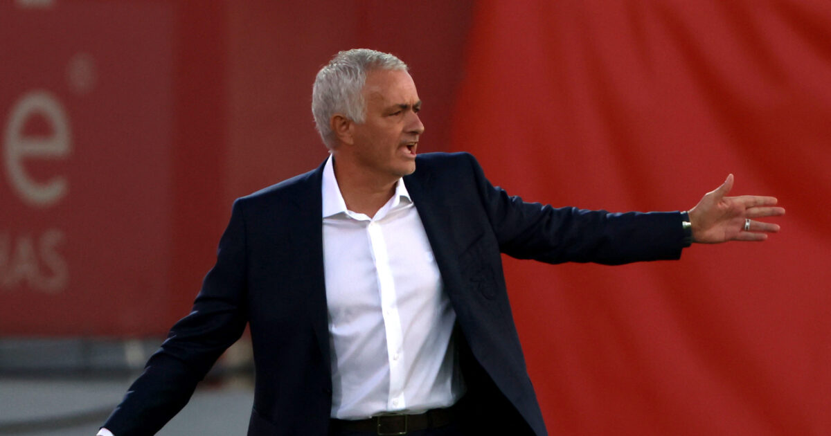Jose Mourinho, already became a fresco in Lisbon by Benfica’s friends