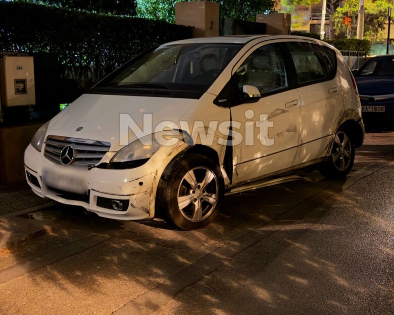 Βασίλης Μπισμπίκης: Η στιγμή που φτάνουν τα περιπολικά στο σημείο που τράκαρε τα αυτοκίνητα στη Φιλοθέη