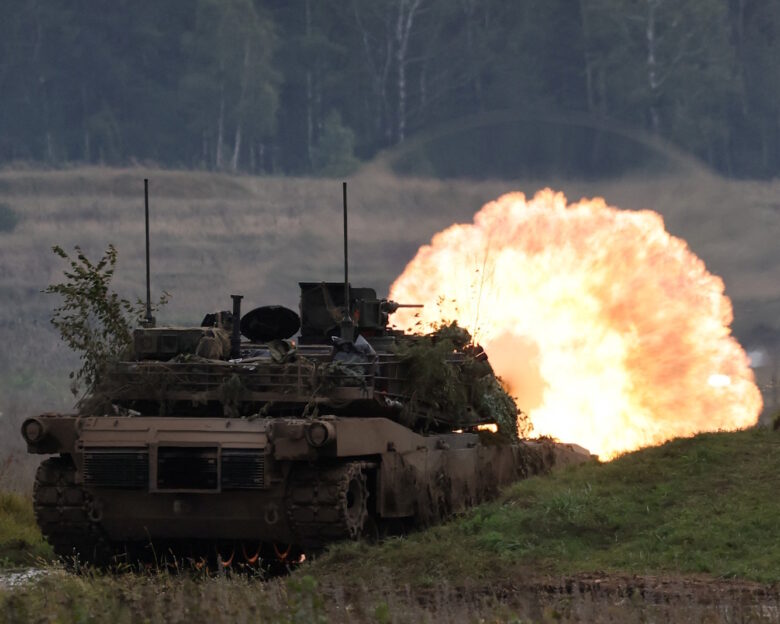 Δήλωση – σοκ από την Κομισιόν: Μονόδρομος η άμυνα για να μη χαθούν τα αδιάθετα 400 δισ. ευρώ του Ταμείου Ανάκαμψης