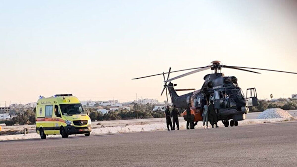 Η στιγμή που ο 63χρονος βγαίνει από το ελικόπτερο