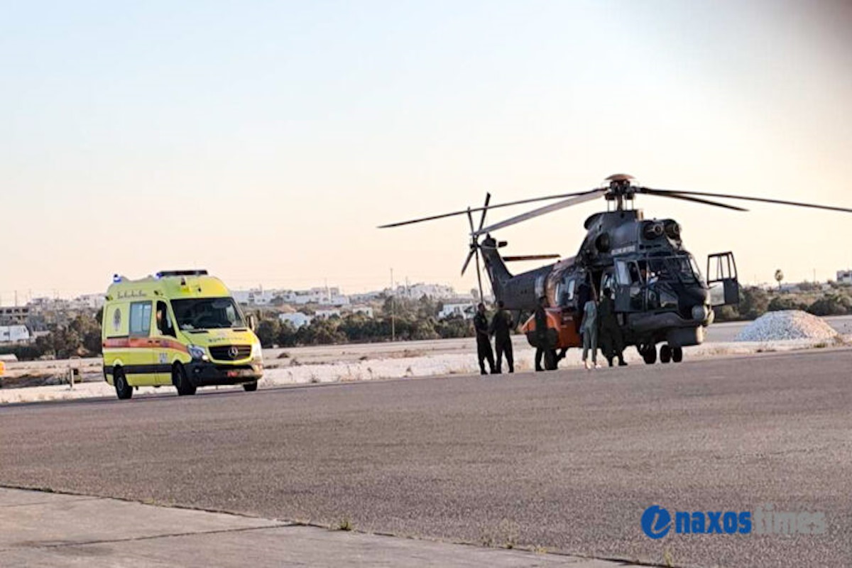 Η στιγμή που ο 63χρονος βγαίνει από το ελικόπτερο