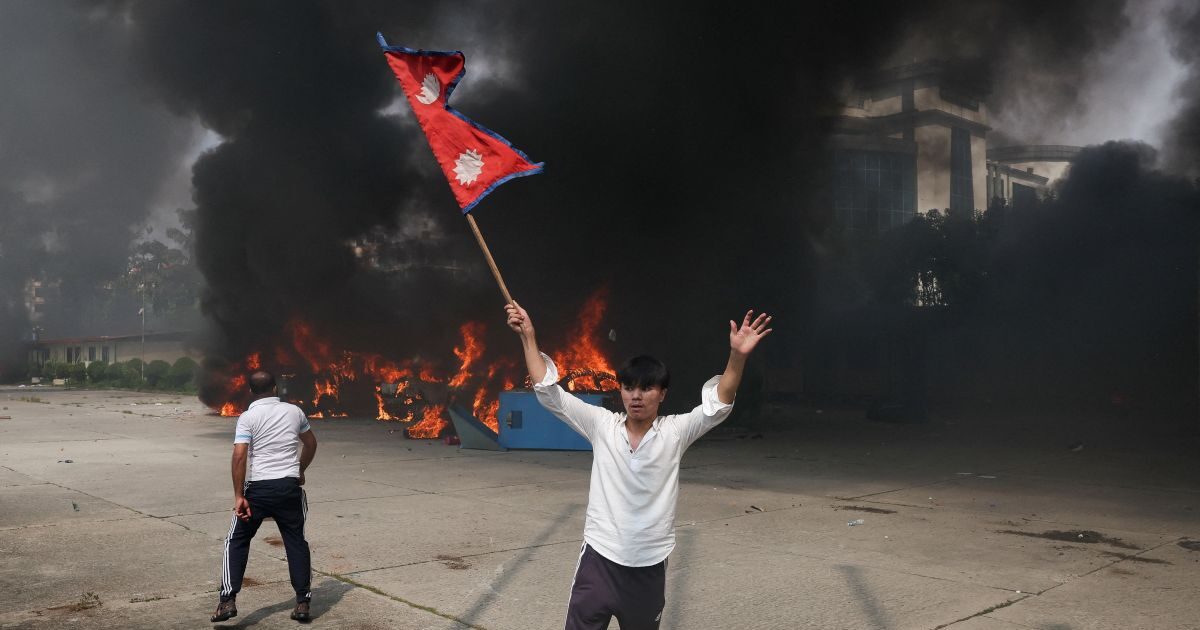 Nepal: Prime Minister resigned after demonstrations with 19 dead – Parliament in flames