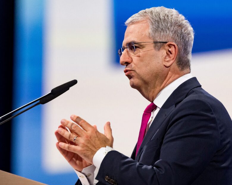 Η ερωμένη του κατήγγειλε τον CEO της Nestlé αφού τον έκανε τσακωτό σε ξενοδοχείο με υφιστάμενή του