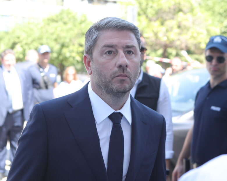 ΠΑΣΟΚ: Επαναφορά του 13ου μισθού στο δημόσιο και εργασιακά οι προτάσεις που θα παρουσιάσει στη ΔΕΘ ο Νίκος Ανδρουλάκης