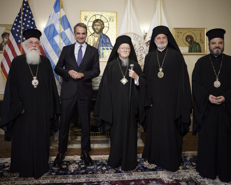 Ο Κυριάκος Μητσοτάκης συναντήθηκε με τον Οικουμενικό Πατριάρχη Βαρθολομαίο στο Μανχάταν – Τον υποδέχτηκε ο αρχιεπίσκοπος Ελπιδοφόρος