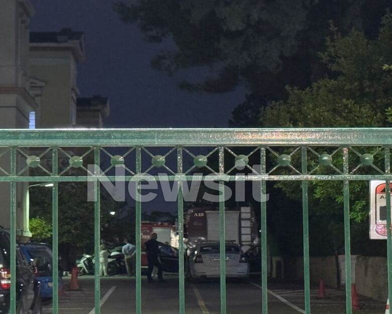 Άνδρας απειλεί να πέσει στο κενό από το νοσοκομείο ΕΛΠΙΣ