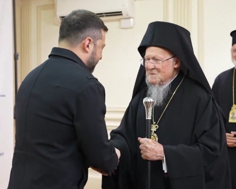 Ο Οικουμενικός Πατριάρχης Βαρθολομαίος συνάντησε τον Βολοντίμιρ Ζελένσκι – Συζήτησαν για την ειρήνη και την ουκρανική εκκλησία