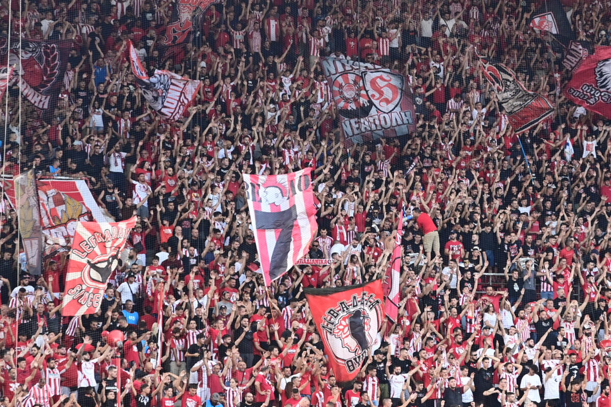 Οι οπαδοί του Ολυμπιακού στο Καραϊσκάκης (ΓΙΩΡΓΟΣ ΜΑΤΘΑΙΟΣ