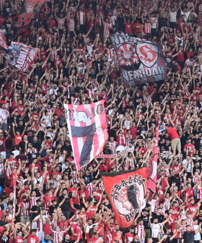 Οι οπαδοί του Ολυμπιακού στο Καραϊσκάκης (ΓΙΩΡΓΟΣ ΜΑΤΘΑΙΟΣ