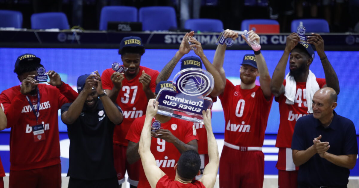 PA Olympiakos: “Congratulations to the basketball team for winning the Super Cup, the club reached 334 titles in team sports”