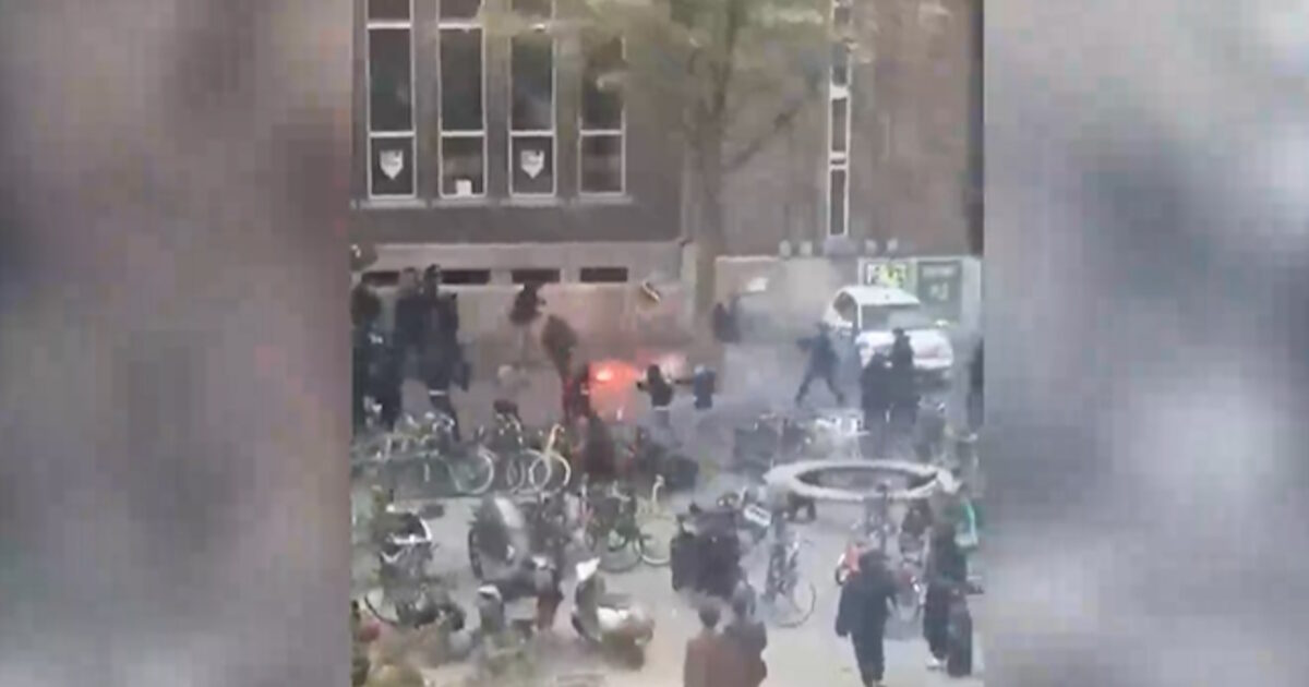 Utrecht – Lyon: Body Body Battles Between Fans Before the EUROPA League match