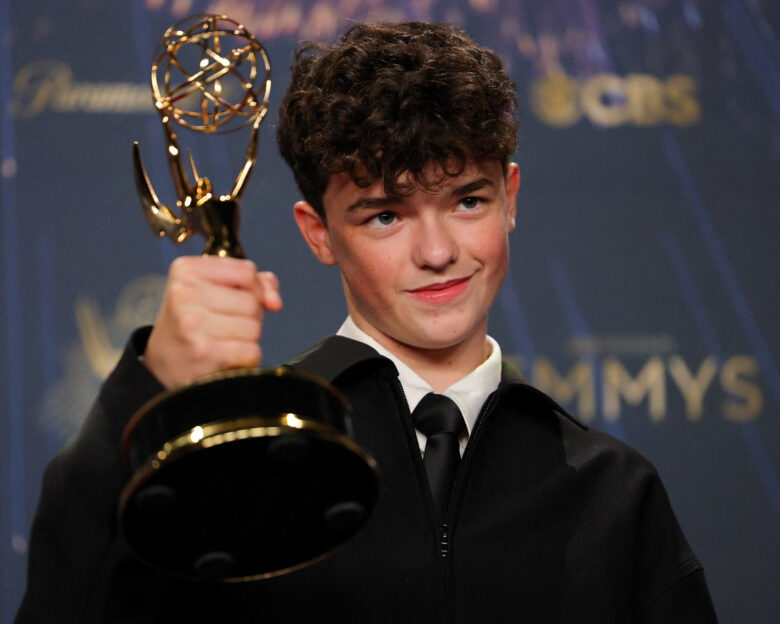 Emmy 2025: O 15χρονος πρωταγωνιστής του Adolescence Όουεν Κούπερ, έγραψε ιστορία κατακτώντας το βραβείο για το Β’ ανδρικό ρόλο