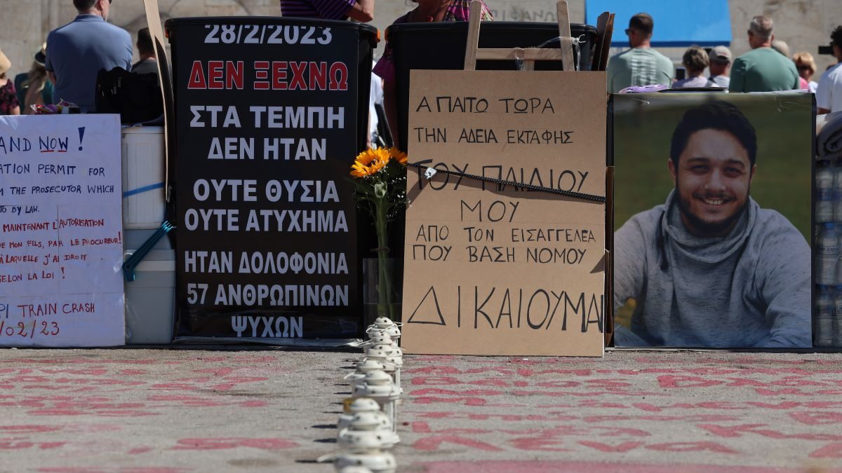Συνεχίζει την απεργία πείνας ο Πάνος Ρούτσι, πατέρας του 22χρονου Ντένις, θύμα των Τεμπών