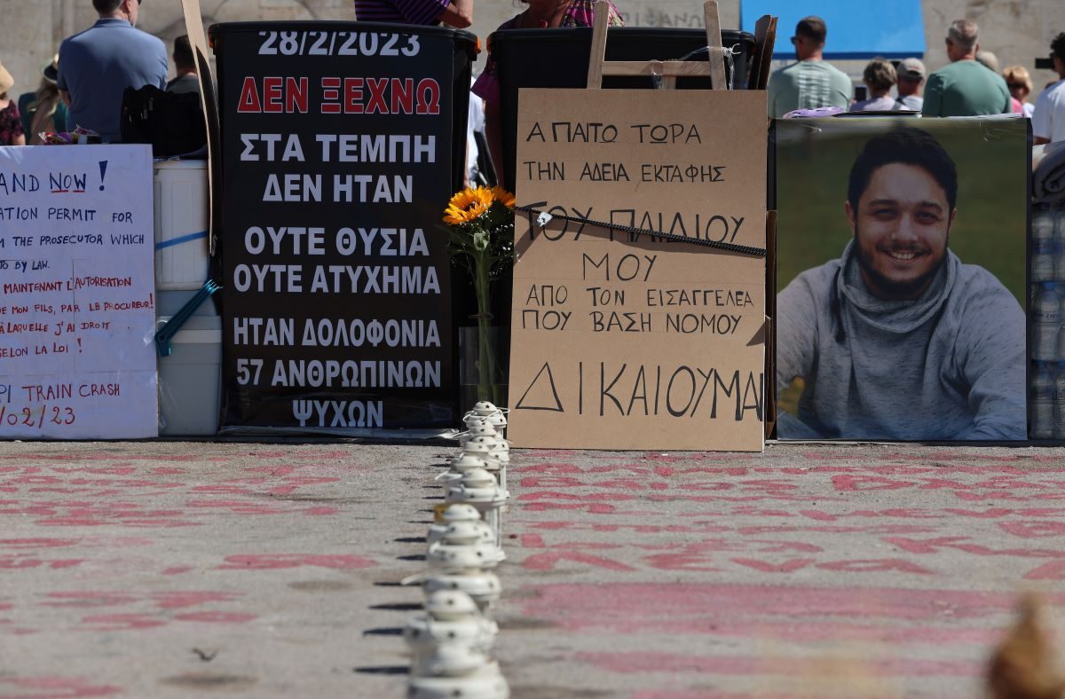 Συνεχίζει την απεργία πείνας ο Πάνος Ρούτσι, πατέρας του 22χρονου Ντένις, θύμα των Τεμπών