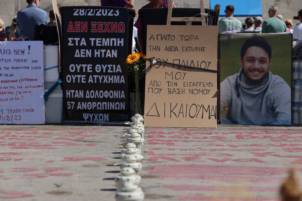 Συνεχίζει την απεργία πείνας ο Πάνος Ρούτσι, πατέρας του 22χρονου Ντένις, θύμα των Τεμπών