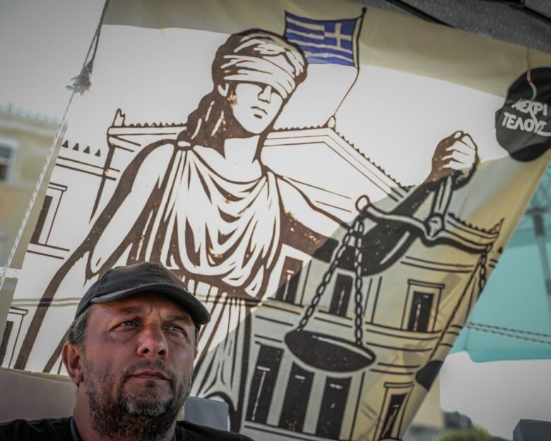 Η κυβέρνηση ανησυχεί για την απεργία πείνας του Πάνου Ρούτσι αλλα επιμένει ότι η Δικαιοσύνη είναι αρμόδια για την εκταφή