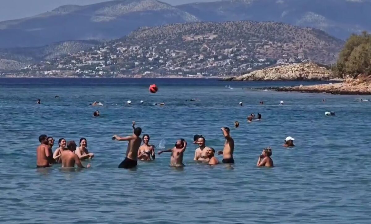 Αρχές Σεπτέμβρη και οι παραλίες θυμίζουν Αύγουστο