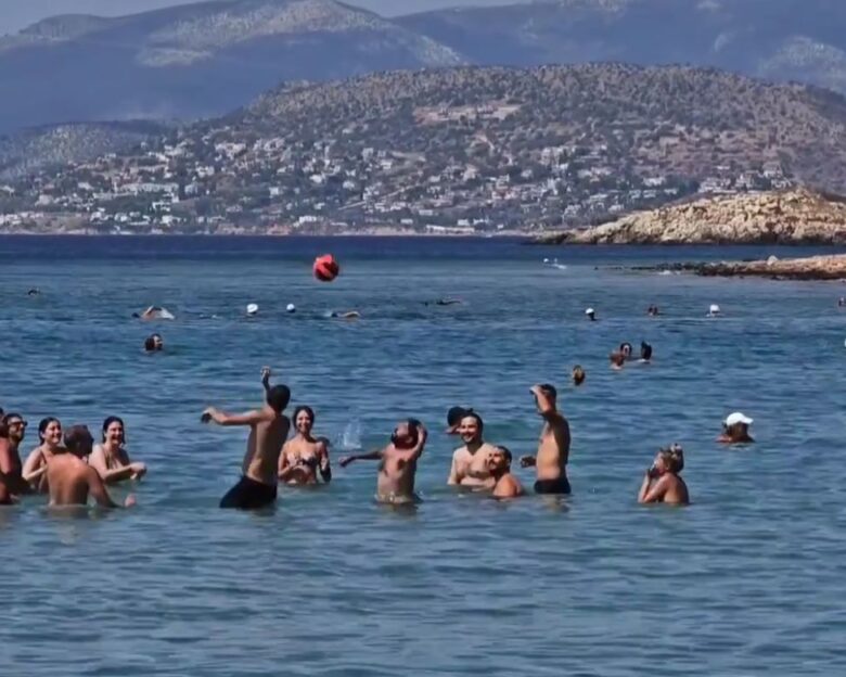 Στις παραλίες για τα «τελευταία μπάνια» οι Αθηναίοι με θερμοκρασίες Αυγούστου