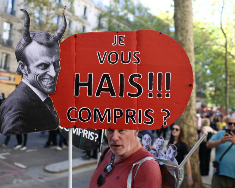 «Φορολογήστε τους πλούσιους! Όχι σε μνημονιακού τύπου μέτρα» φωνάζουν οι Γάλλοι
