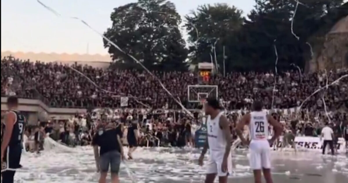 PAOK: Awesome atmosphere in Belgrade for the great friendly with Partizan, with “PAOKara I have madness”