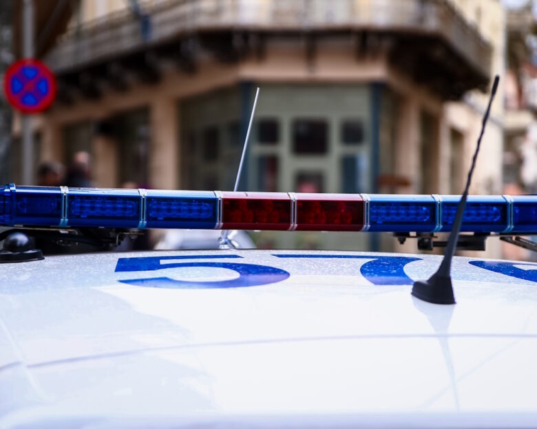 Βόλος: Πιάστηκαν στα χέρια 25χρονος υπάλληλος με τον εργοδότη του – Καταγγέλλει βία και από αστυνομικό