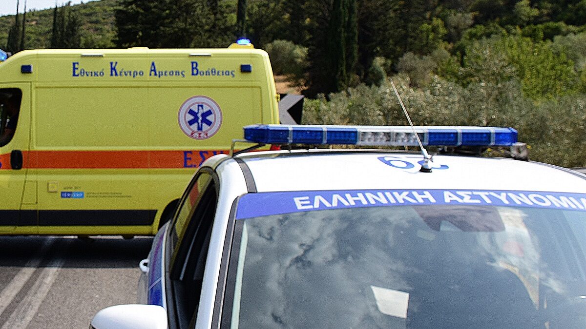 Περιπολικό και ασθενοφόρο