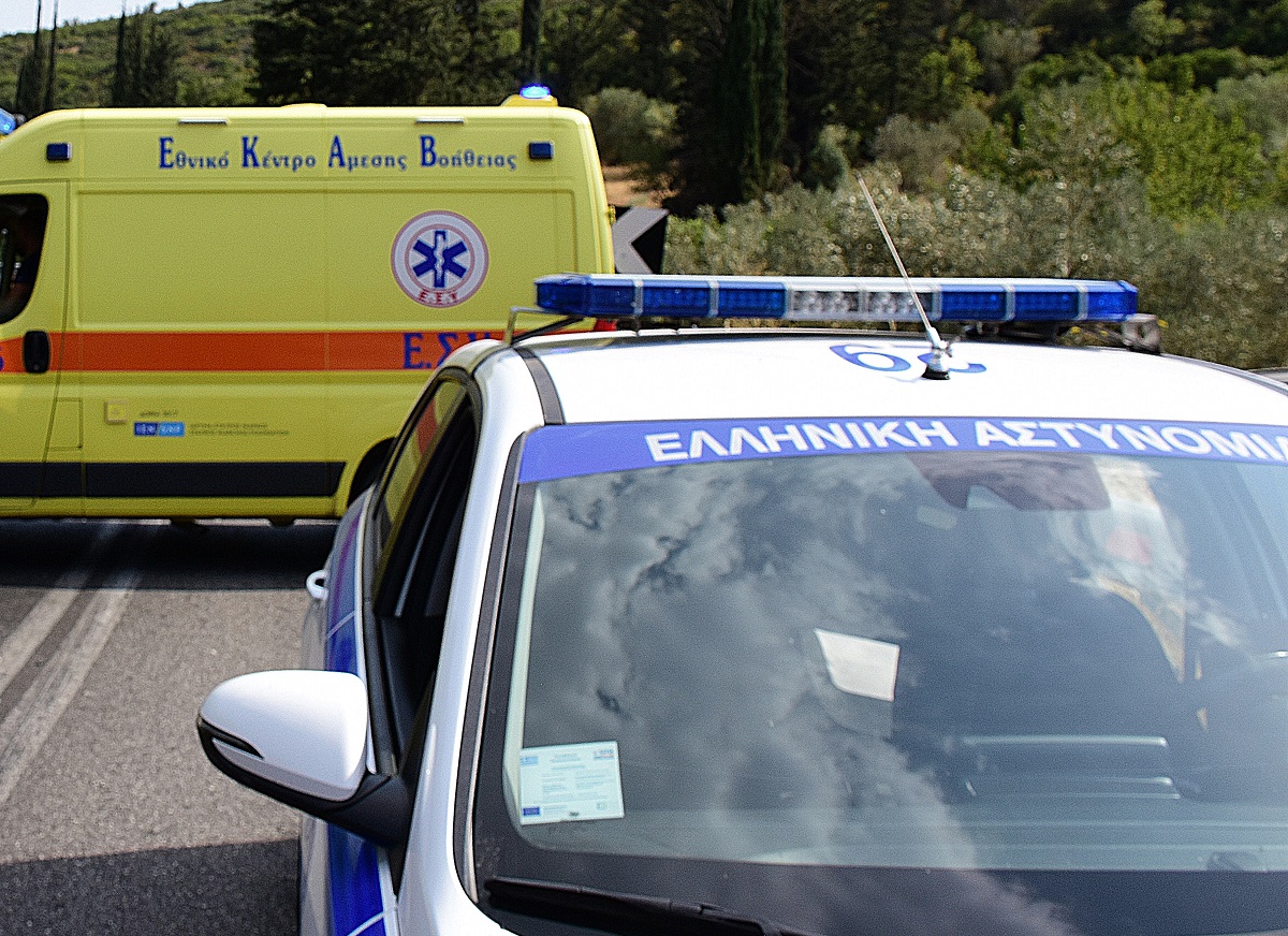 Περιπολικό και ασθενοφόρο